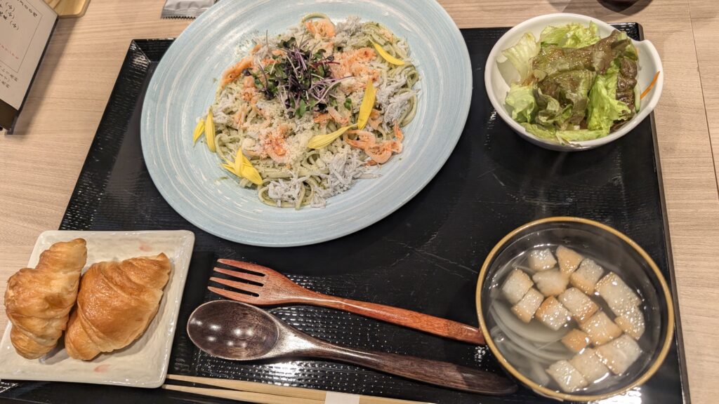 Genovese udon lunch set served with croissants and salad at WAshu WAshoku in Tamachi