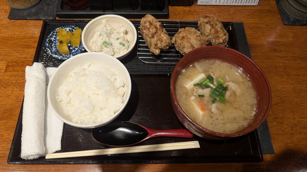 karaage with tonjiru teisyoku lunch  at karaage bakubaku in tamachi tokyo