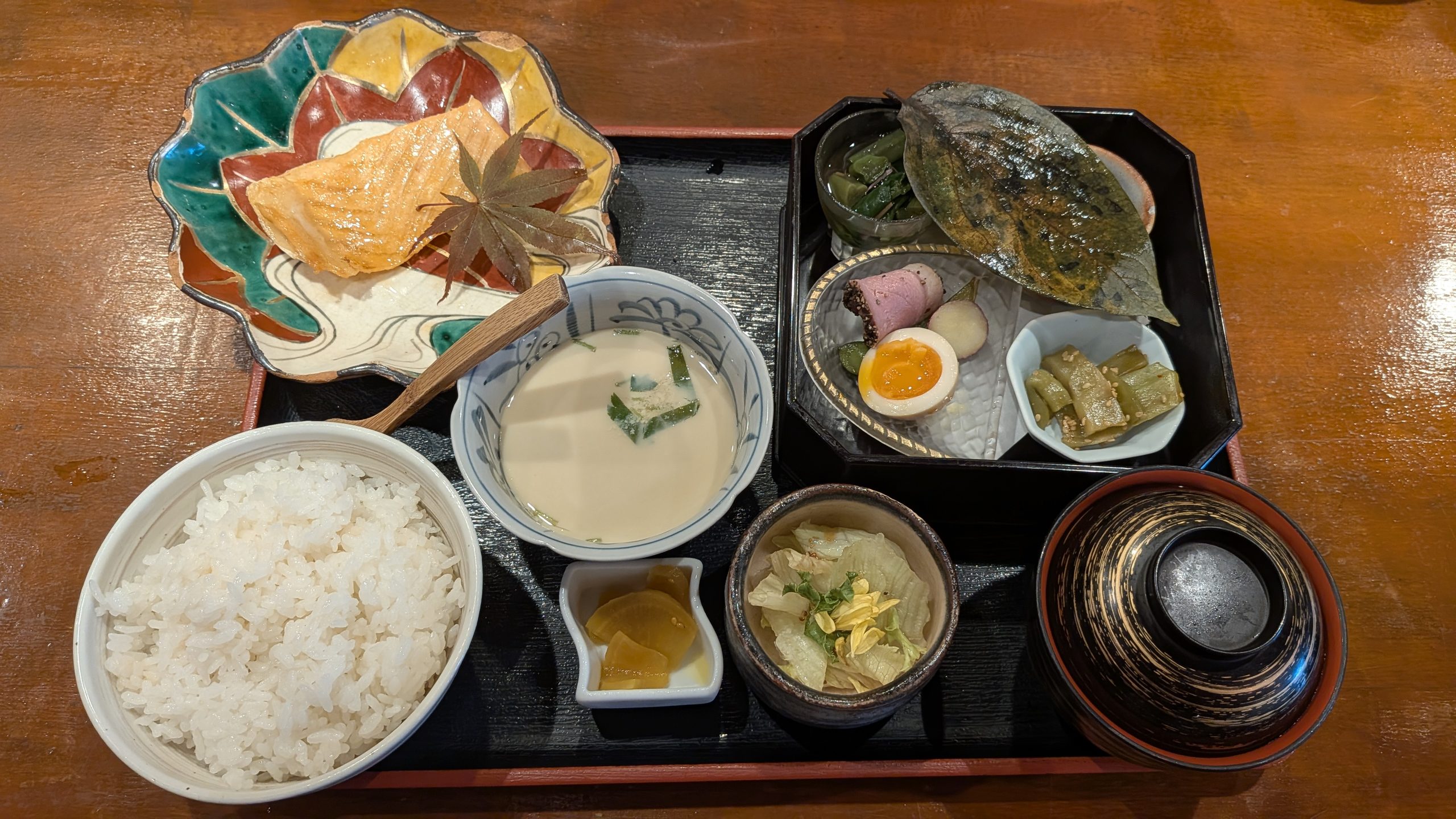 【大門】おきがる日本料理 よはく:1日10食の静かな贅沢。大門の路地裏で出会う、1,500円の割烹御膳。 【大門】おきがる日本料理 よはく:1日10食の静かな贅沢。大門の路地裏で出会う、1,500円の割烹御膳。